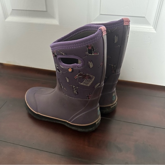 Size 5 Bogs Waterproof Insulated Rain Boots - Purple Hockey - Picture 4 of 6